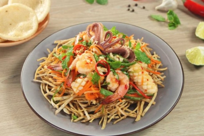 Cách làm gỏi khoai môn hải sản chiên giòn cực dễ làm tại nhà Cách làm gỏi khoai môn hải sản chiên giòn cực dễ làm tại nhà